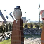 Апартаменты Strand Lodge *